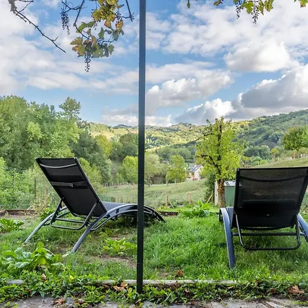Le Chardon Bleu, Jardin, Centre-ville, Saint-côme-d'olt Hébergement de vacances *