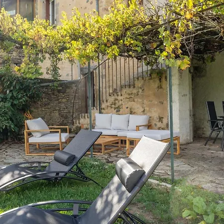 Le Chardon Bleu, Jardin, Centre-ville, Dom wakacyjny Saint-Côme-dʼOlt