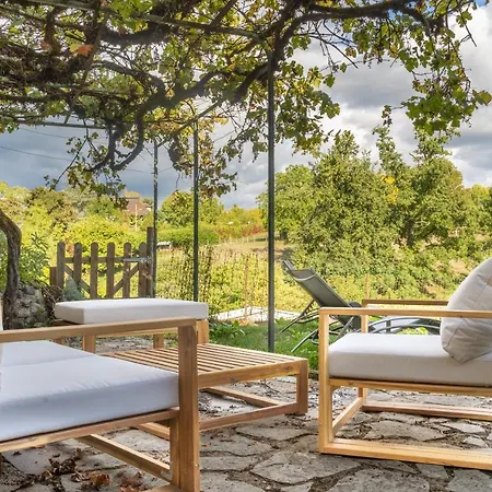 Le Chardon Bleu, Jardin, Centre-ville, Saint-côme-d'olt Hébergement de vacances *