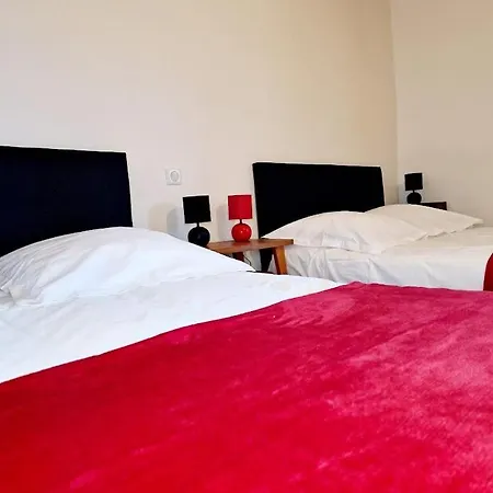 Hébergement de vacances Le Chardon Bleu, Jardin, Centre-ville, Saint-côme-d'olt *